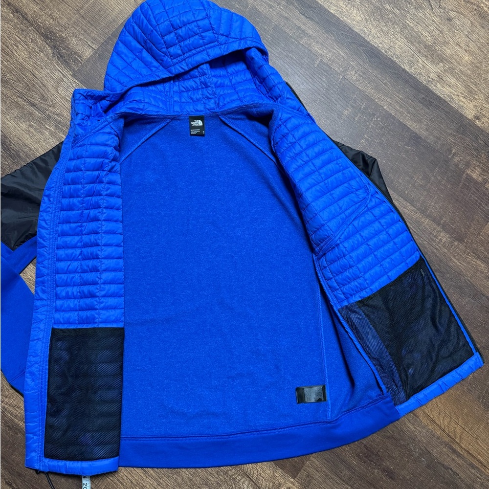 The North Face Thermoball Flash Hooded Jacket - Picture 5 of 9